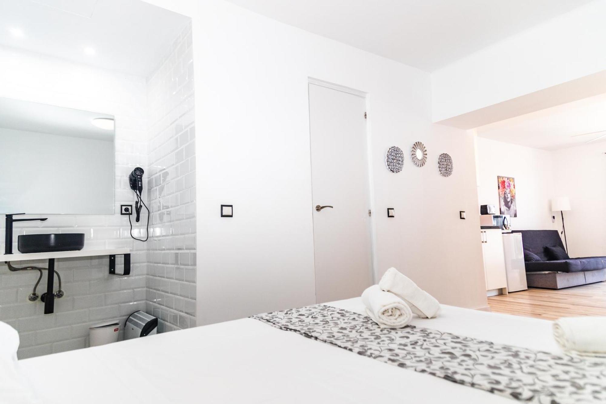 Jacaranda Apartments & Studios Es Cana エクステリア 写真